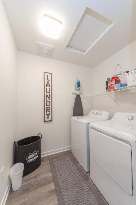 Modern Decor & Style King Bed Wifi With Garage Villa Spokane Kültér fotó